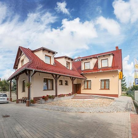 Vera Hotel Sulechow Bagian luar foto