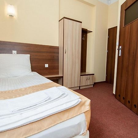 Vera Hotel Sulechow Bagian luar foto