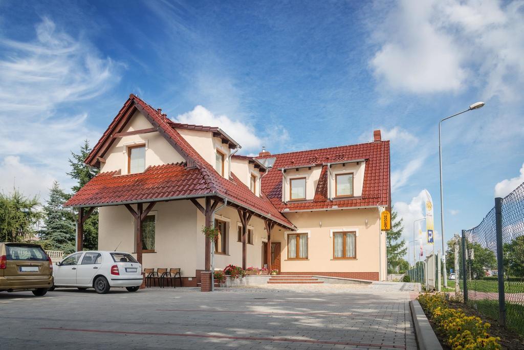 Vera Hotel Sulechow Bagian luar foto