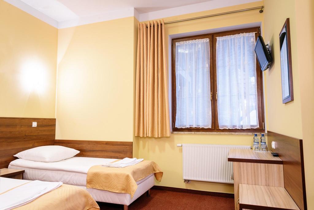 Vera Hotel Sulechow Bagian luar foto