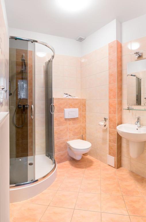 Vera Hotel Sulechow Bagian luar foto