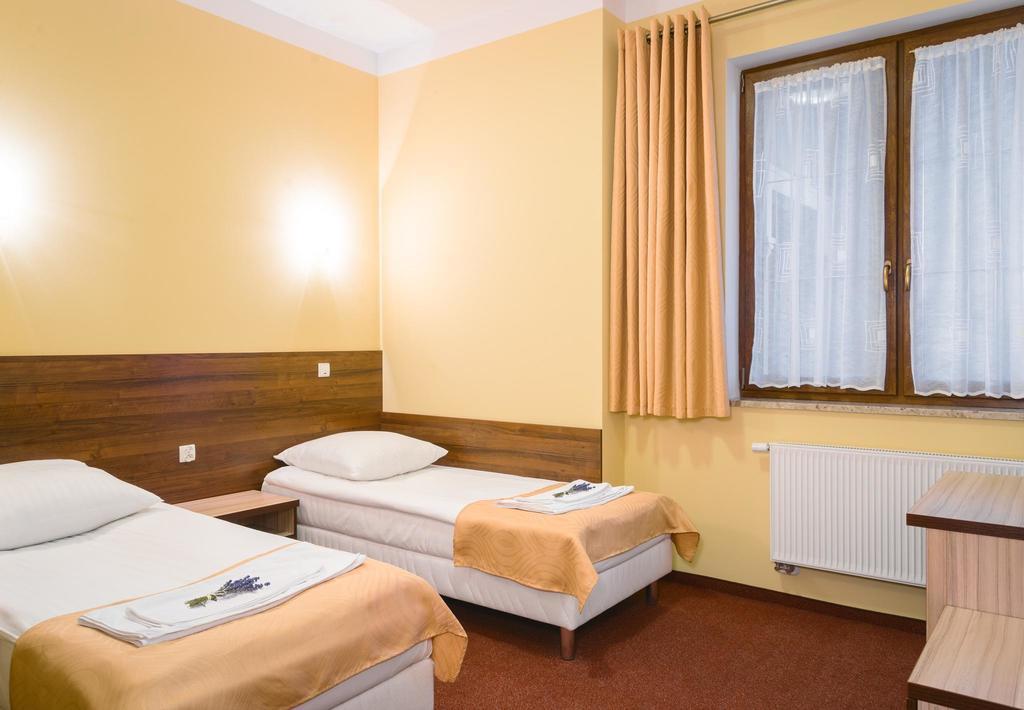 Vera Hotel Sulechow Bagian luar foto