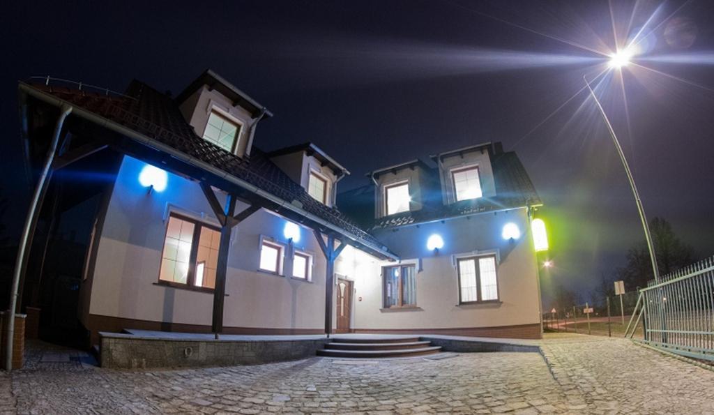 Vera Hotel Sulechow Bagian luar foto
