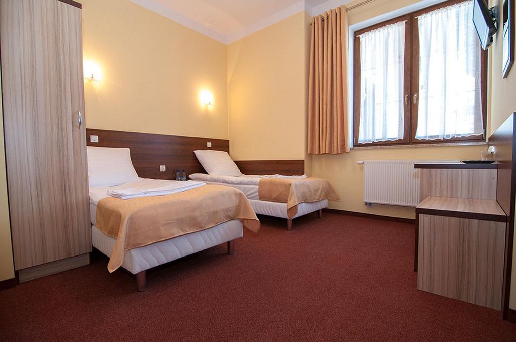 Vera Hotel Sulechow Bagian luar foto